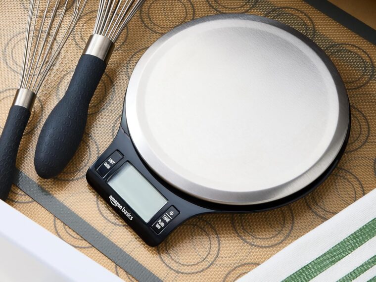 Amazon Basics Digital Kitchen Scale with LCD Display, Batteries Included, Weighs up to 11 pounds, Black and Stainless Steel - Image 5
