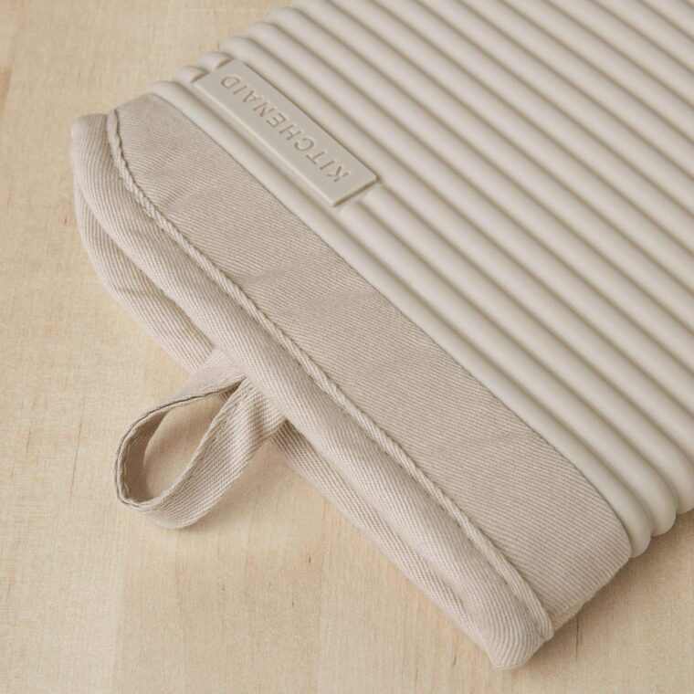 KitchenAid Soft Silicone Oven Mitt Set - Image 3