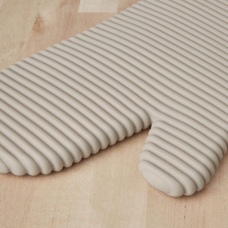 KitchenAid Soft Silicone Oven Mitt Set - Image 4