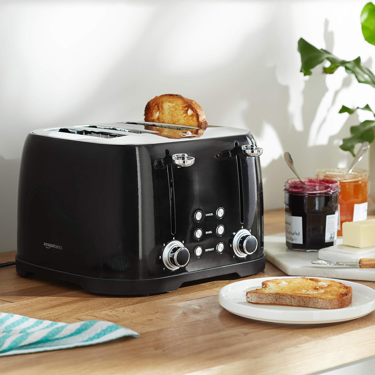 Amazon Basics 4 Slice Toaster - Image 8
